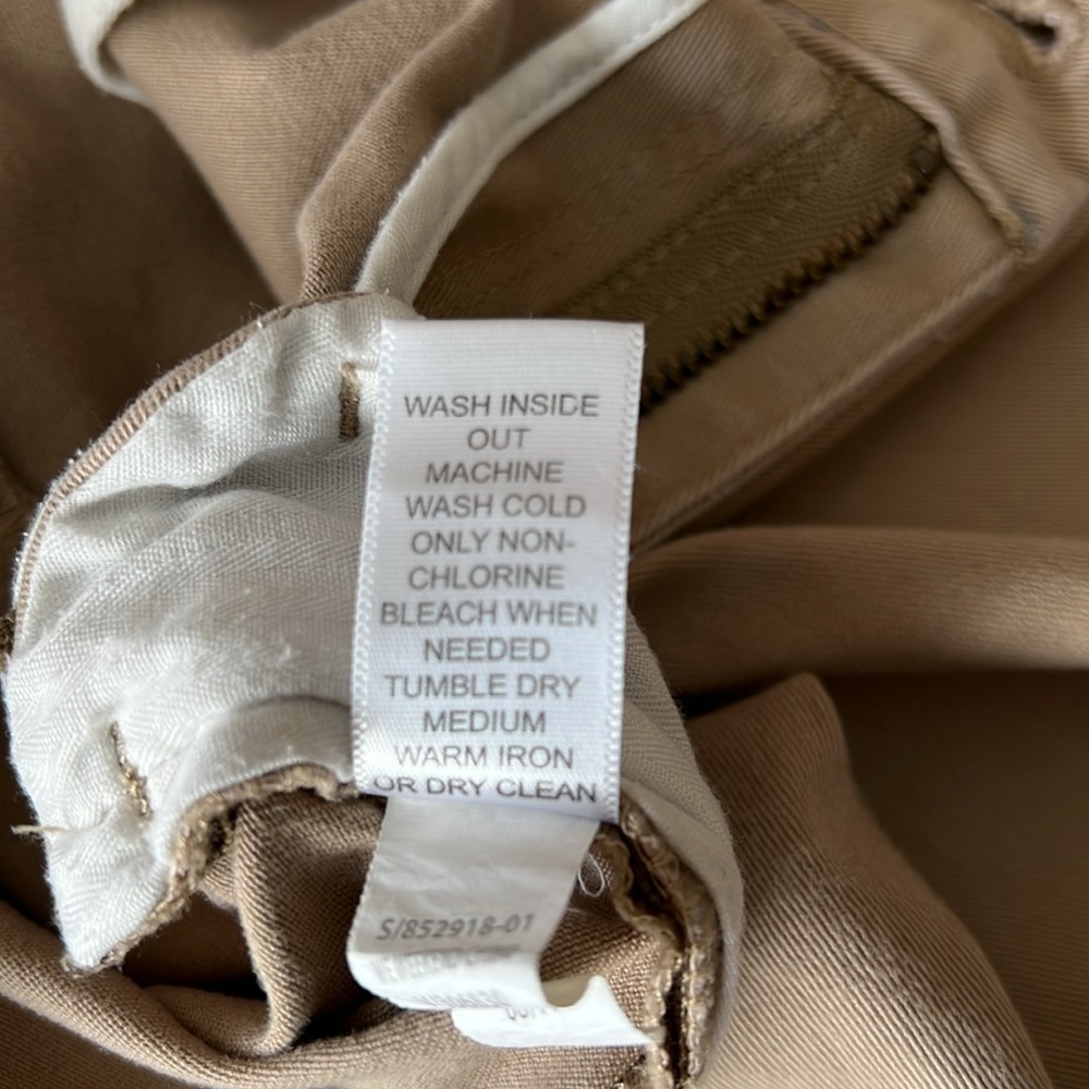 Women's Banana Republic Weekend Chinos - Picture 3 of 3